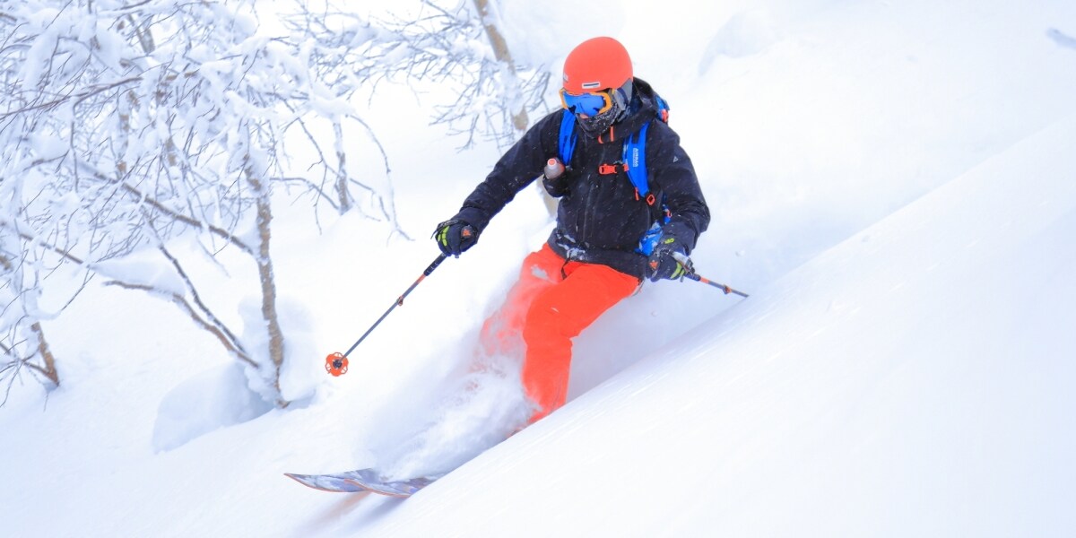 雪山のバックカントリー遭難、自己責任？スキー場の責任？弁護士が「救助費用」と賠償のルール解説