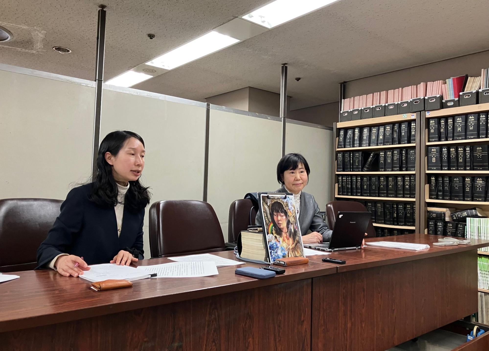 札幌地裁判決を受けて会見する原告代理人（2026年2月20日、弁護士ドットコム撮影）