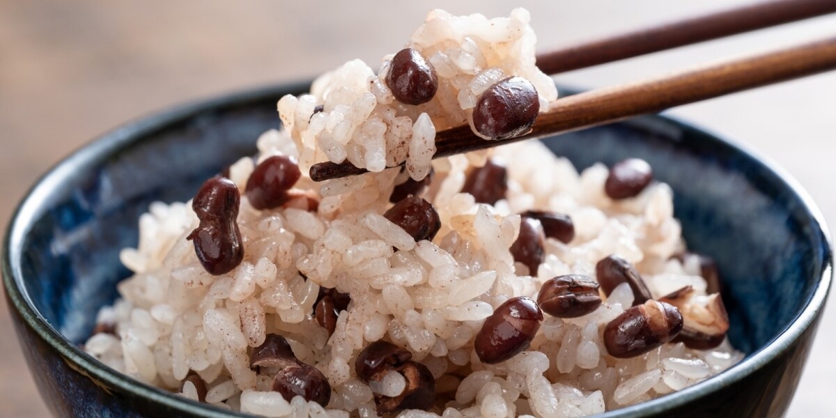赤飯は「祝い事だけの料理」なのか？　3.11給食で「2100食廃棄」で波紋、業界団体の見解