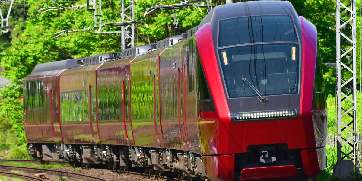 「隣になったら地獄」近鉄特急“プレミアム車両”での家族連れの振る舞いが炎上、鉄道会社の見解は？