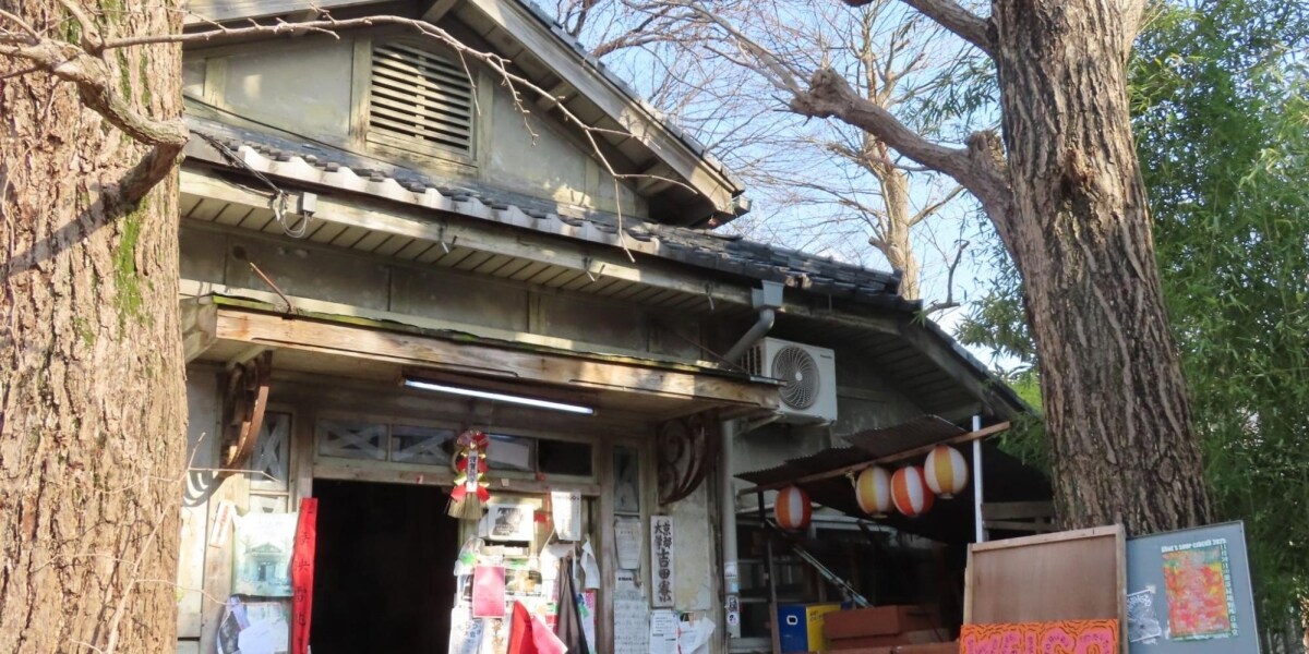 京大「吉田寮」寮生が3月末に一時退去、学生と大学の対話は再開する？　築113年「現棟」を歩く