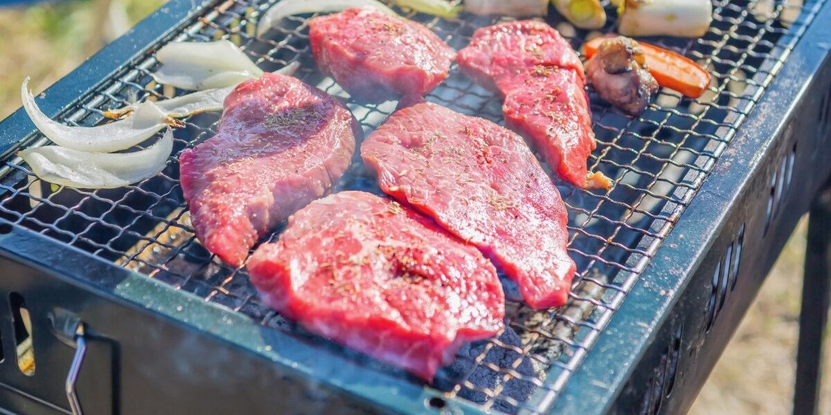 「日本人よ、これがBBQだ」アメリカ人の肉写真が話題、でも日本の住宅街でやったら迷惑？どこから違法になる？