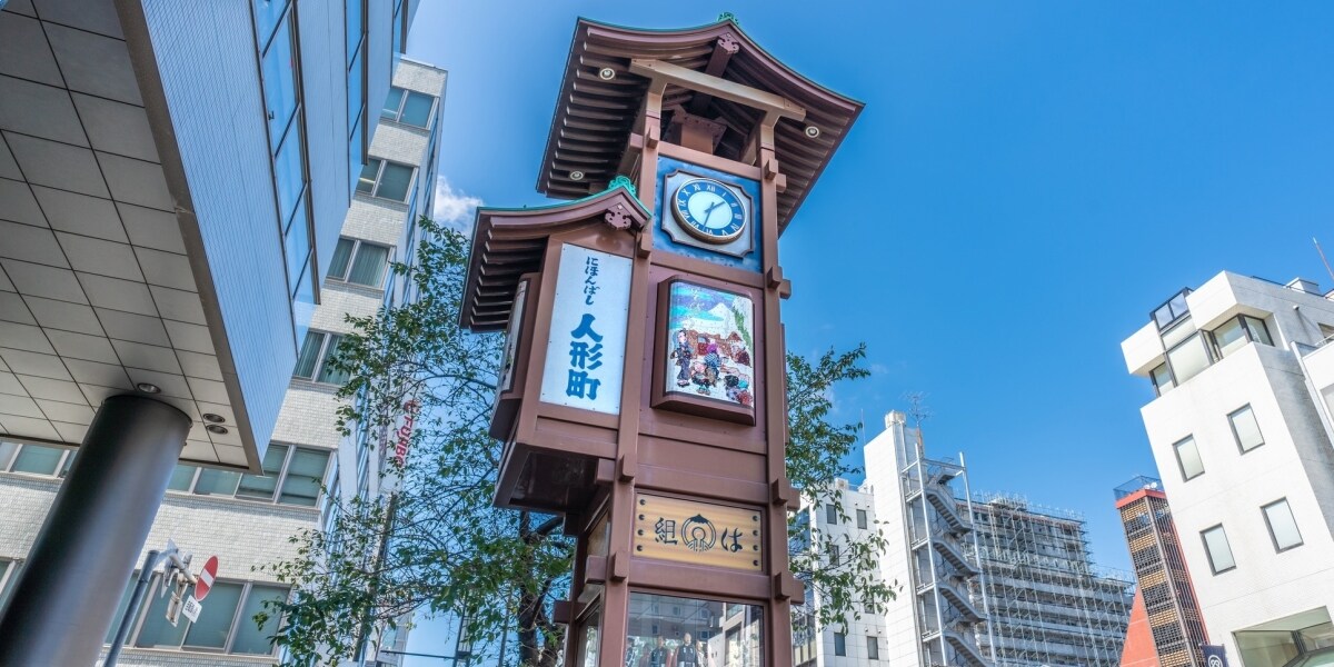 女子高生に「ウィンク」しただけでアウト？東京都中央区の「不審者情報」が物議、法的な線引きは