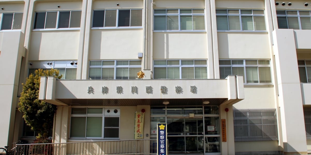 「噛みつき」で現行犯逮捕の89歳男性が急死、被害女性は「容疑者扱い」される？