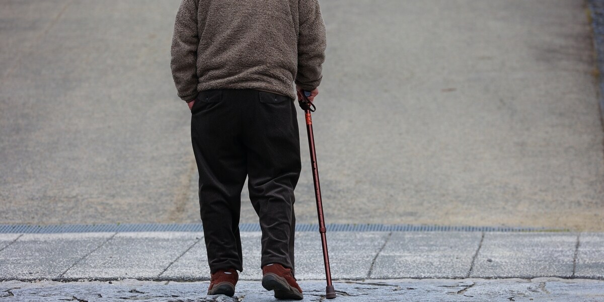 2025年の「孤立死」2万2222人、男性が8割近く占める　50代から急増…政府推計