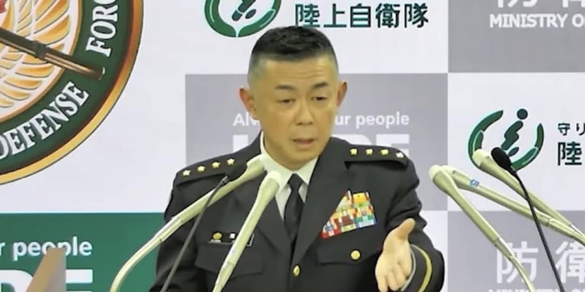 「自衛官が制服を着てソープで働いていいのか」国歌斉唱めぐり記者質問、幕僚長の回答にツッコミも