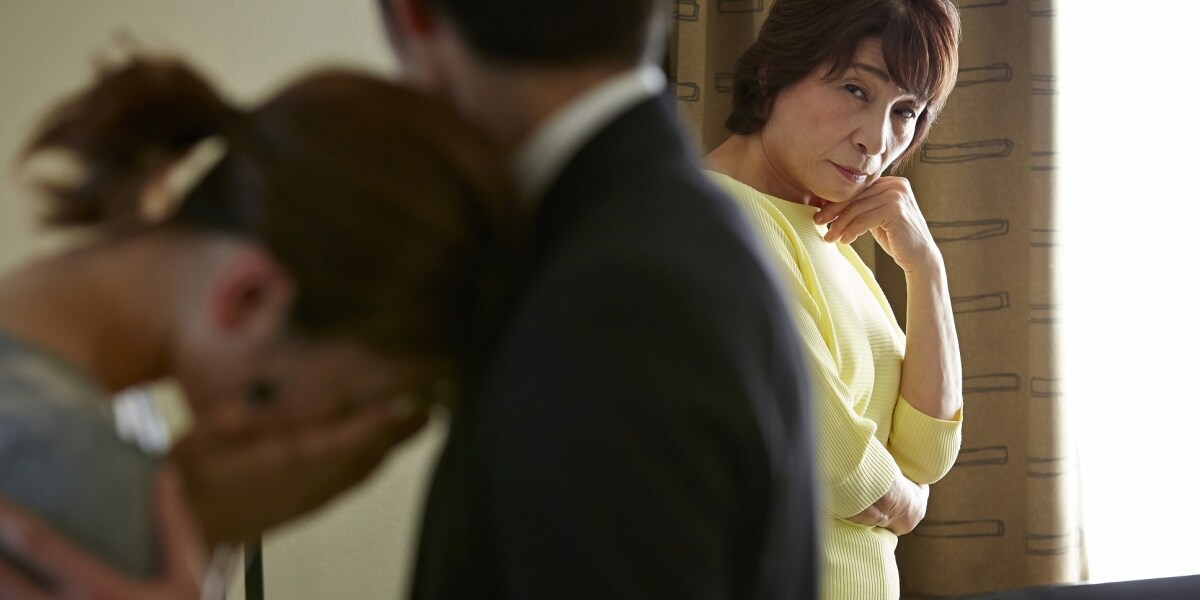 「お腹の子どもに魂は宿っていないから堕ろして」妊娠中に彼氏の母から暴言、慰謝料はとれる？