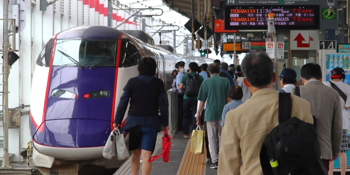 荷物を放り投げ「その席うちらの！」子どもは「晒しちゃえば」…GW移動で遭遇したモンスター家族の悪夢