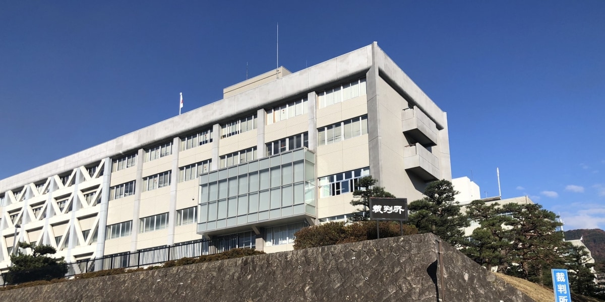 「あります！」飲酒事故後も車内で飲み続け、警察官に酒をかけた被告人　法廷で即答した“危うい一言”