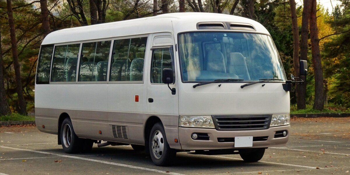 「カーブで死ぬかと思った」「父兄が宴会翌日に二日酔いで…」親の“車出し”の異常な実態