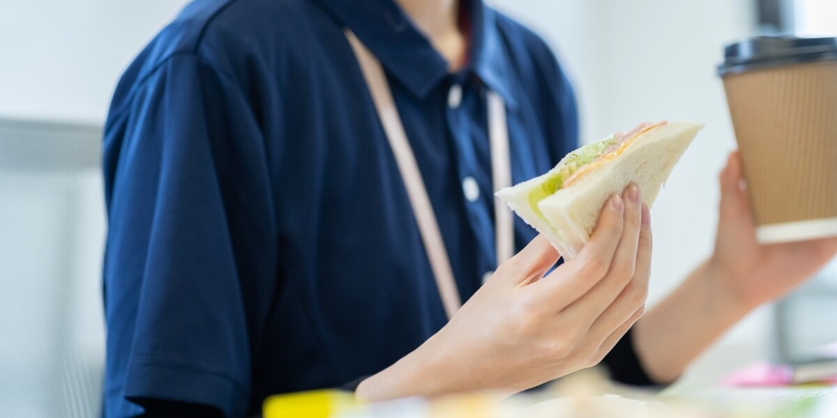 「コンビニはOK、外食は禁止」職場の謎ルール、「電話対応があるから」という理由は違法？