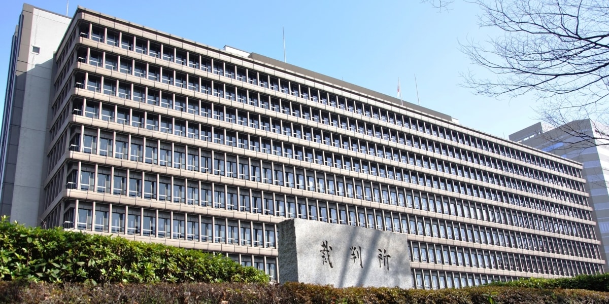 「仕事見つからず、むしゃくしゃ」8階から食器やスマホ投げ落とす…60代男性が法廷で明かした“苦悩”