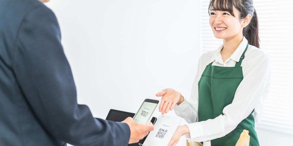 コンビニで決済したフリして「詐欺罪」で逮捕　なぜ「万引き」ではなかった？