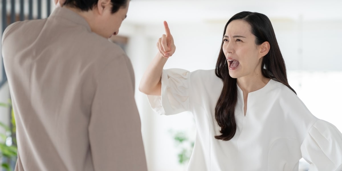 妻が「やめて」と言っても胸やお尻を触る夫…「家庭内痴漢」は「ただのスキンシップ」では済まない？