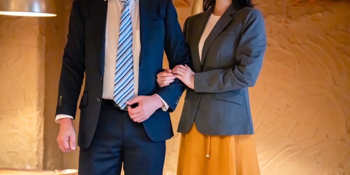 「お金は払うので大人の関係を」婚約者のスマホに残る「パパ活」疑惑、入籍前でも慰謝料はとれる？