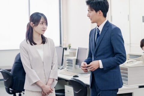「ピル飲んでる太り方だね」職場の後輩からの言動…SNS“告発”で「うちの会社なら減給・降格」と批判殺到