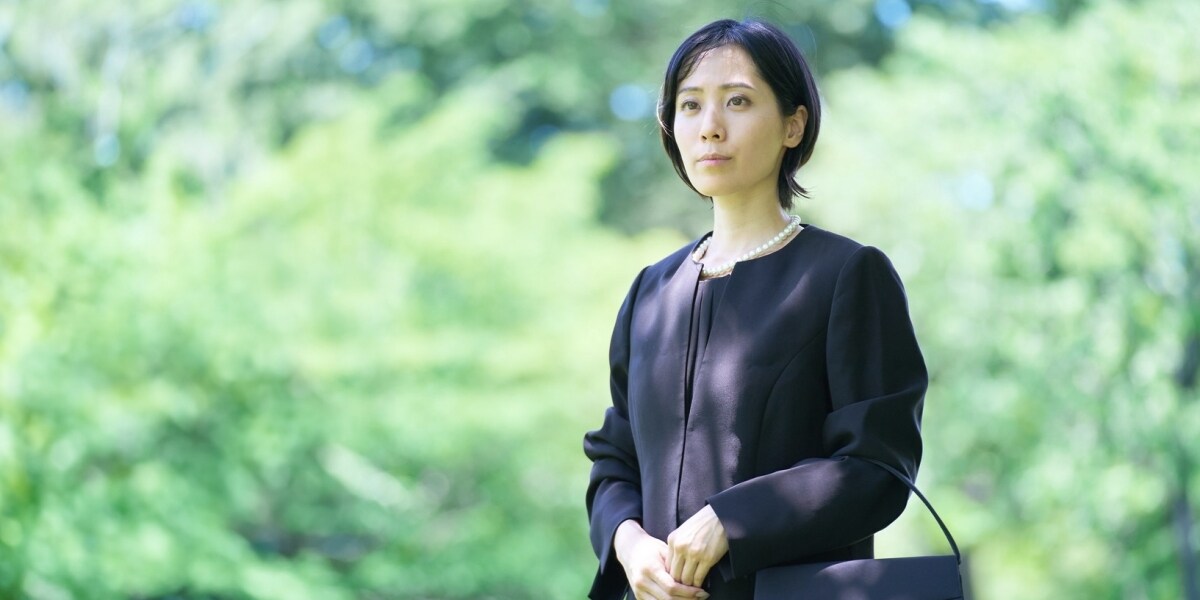 「夫は愛人宅で亡くなりました」葬儀にまで現れた女に慰謝料請求できる？ 弁護士に聞いた
