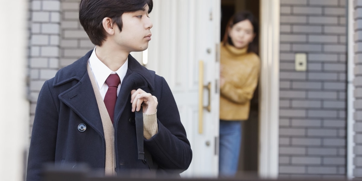 「18歳になったら家を出て行け」高校生の息子を追い出せる？18歳成人でも消えない親の義務