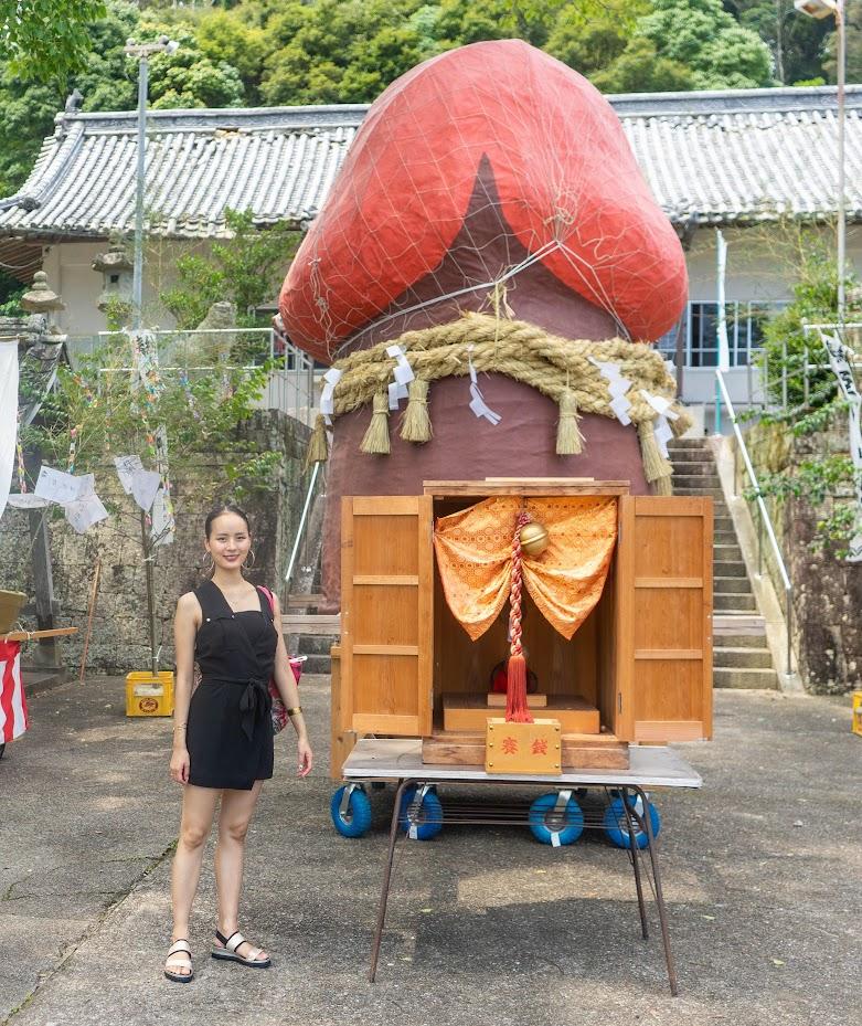 奇祭を訪れた深沢さん（提供）