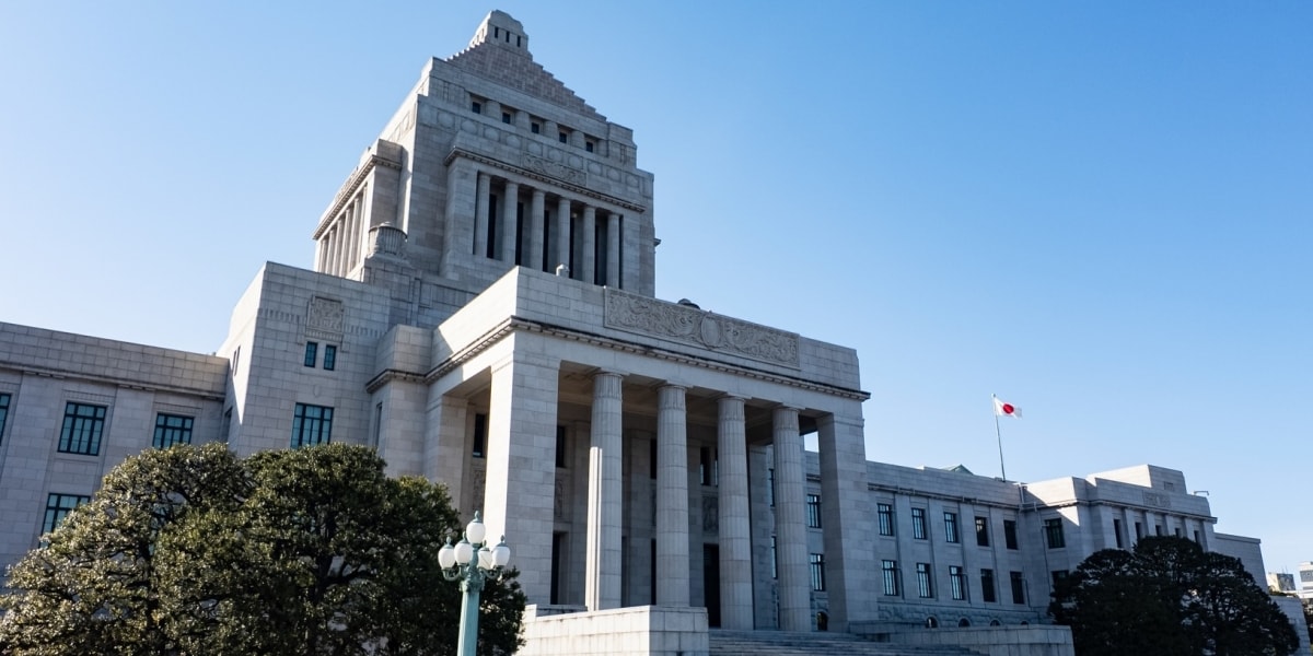 中条きよし議員が松野明美議員を「スパーン」…お尻を叩く動画が波紋、本人が気にしていなくてもセクハラ？