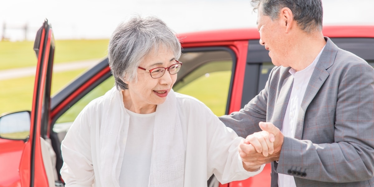 「タクシーが来なくて」90歳女性を車で送ったら、お礼に「みかん」…心温まる話に「白タク」指摘、弁護士の見解は？