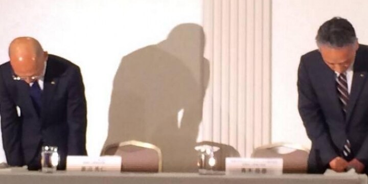 ＜マクドナルド異物混入＞取締役が「謝罪会見」 ビニール片や歯など４件を報告