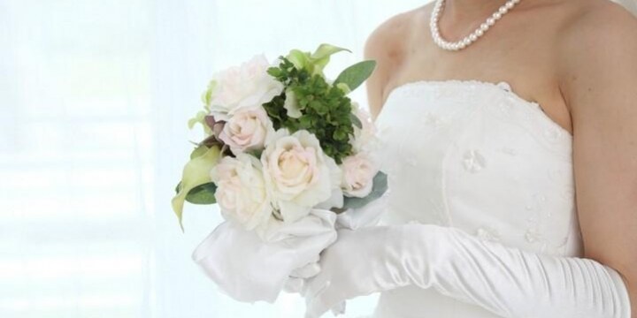 「結婚式写真」SNSへの投稿は「婚テロ」？ 傷ついた独身女性は慰謝料請求できるか