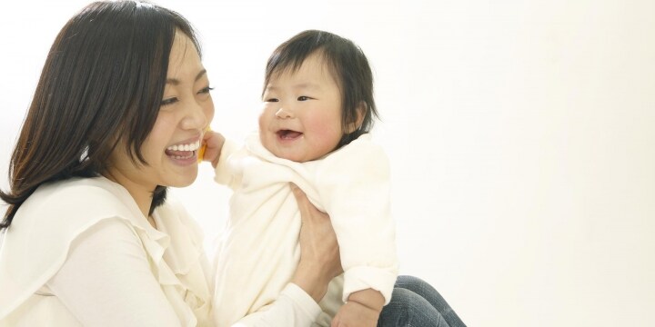 「ベビーシッター」を使うと税金が安くなるーー厚労省提案の新たな「税控除」とは？