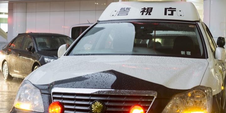 赤信号の交差点に進入した パトカー が車と衝突 過失の割合はどうなる 弁護士ドットコム