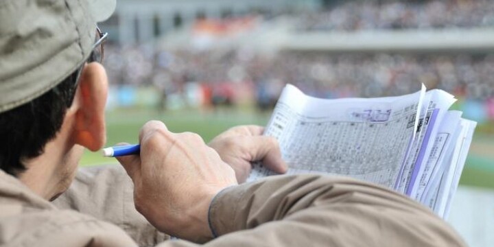 失業して始めた個人の「競馬予想屋」で年100万円の収入…税金はどうなる？