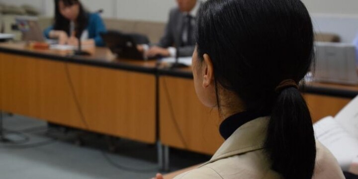 「妊娠・出産を機に退職勧奨された」元業界紙記者の女性と会社の和解成立
