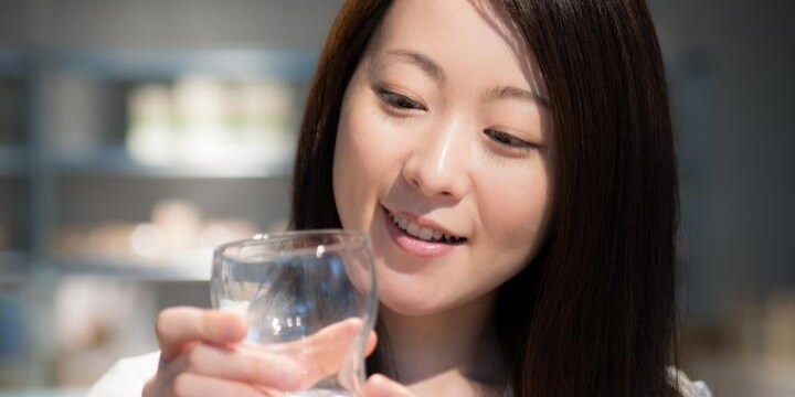 夜の飲食店「私も1杯いい？」とねだられ高額請求…弁護士「予防することが大切」