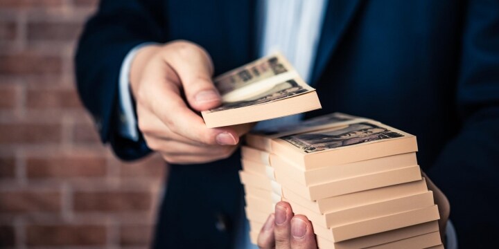 親から突然渡された「数百万円」の札束、こっそり使えば贈与税から逃れられる？