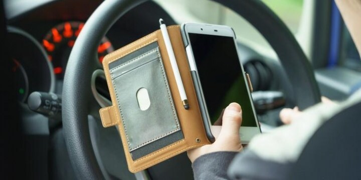 運転手に電話で Line見て と促したらバスに追突 通話相手が罪に問われたワケ 弁護士ドットコム