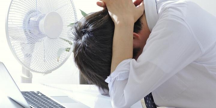 「冷房使うな」校長命令で熱中症危機、苦悩の臨時職員「雇い止め怖くて何も言えない」