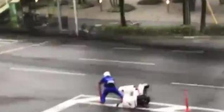 台風21号、「宅配ピザ」ドライバーを吹き飛ばす…佐々木弁護士「普通はやらせない」