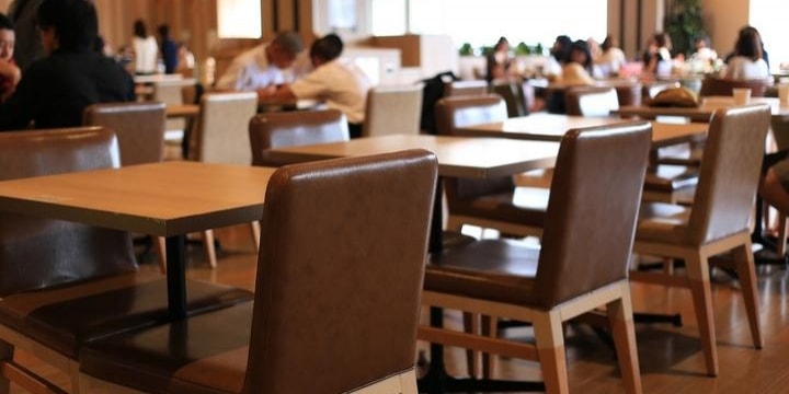 フードコートに持ち込んで食事する人々 マナー違反だけじゃなく 違法 にもなる 弁護士ドットコム