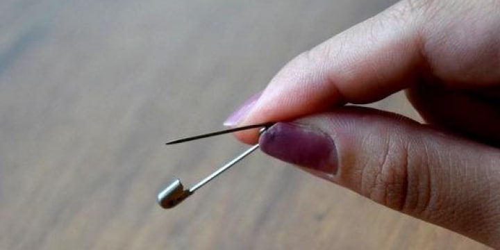 痴漢に安全ピンで抵抗した被害者を無償で弁護 Twitterきっかけに弁護団結成 弁護士ドットコム